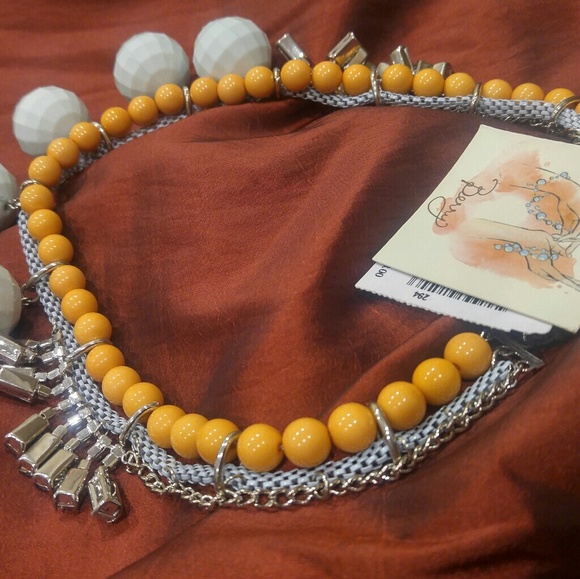 NEW Berry beed & bling 💎 Statement Necklace - Picture 4 of 5